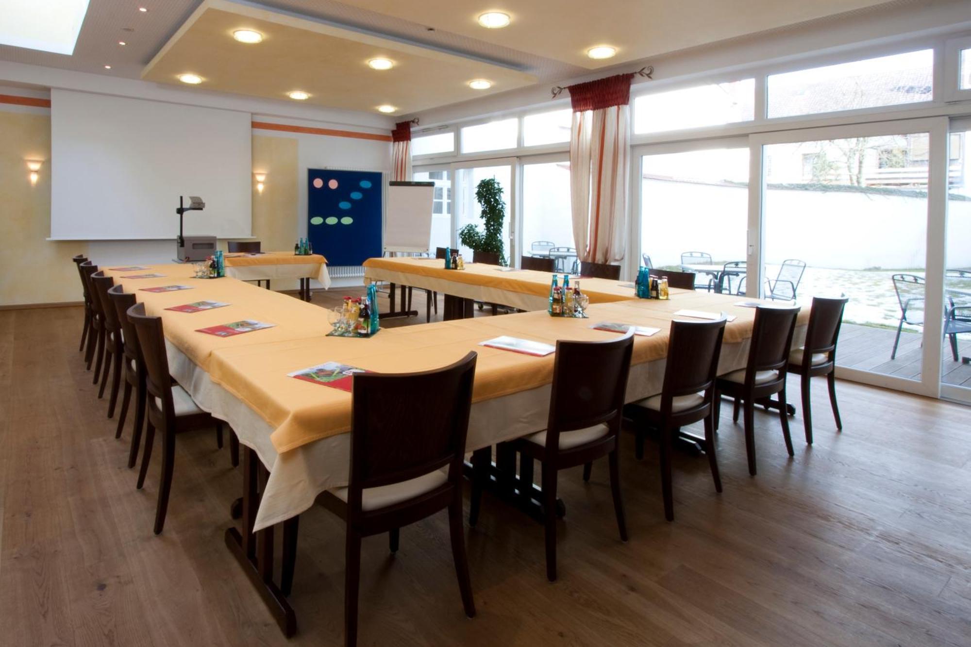 בילנגריס Hotel Zur Krone מראה חיצוני תמונה