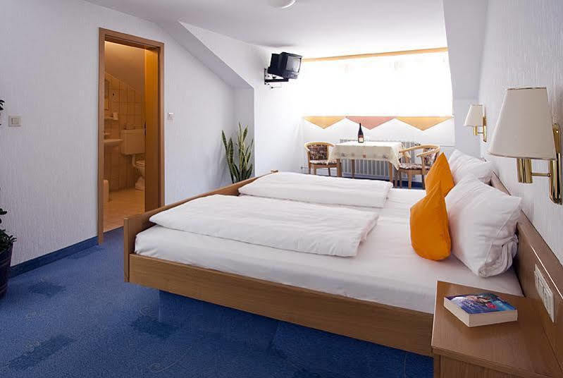 בילנגריס Hotel Zur Krone מראה חיצוני תמונה