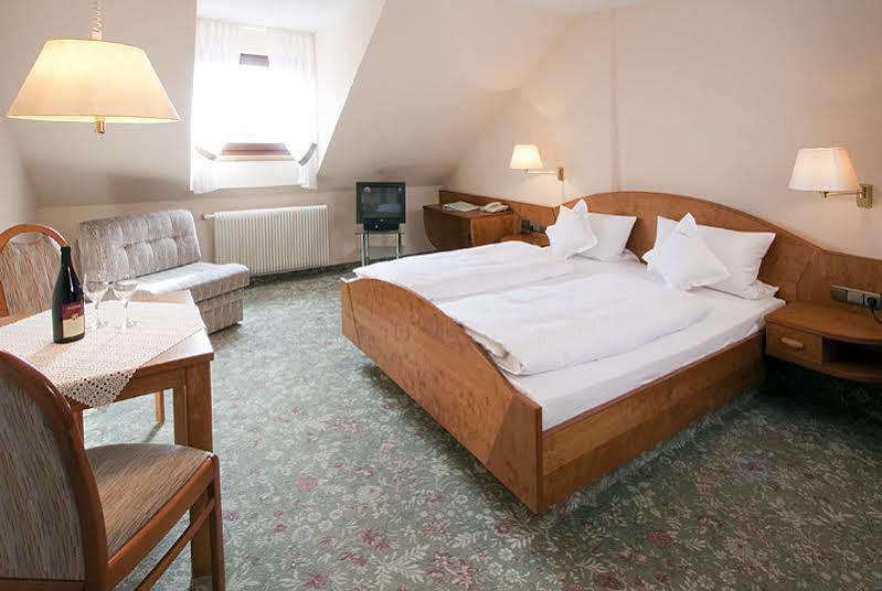 בילנגריס Hotel Zur Krone מראה חיצוני תמונה