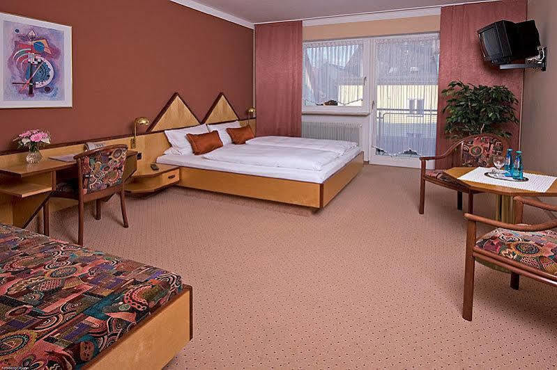 בילנגריס Hotel Zur Krone מראה חיצוני תמונה