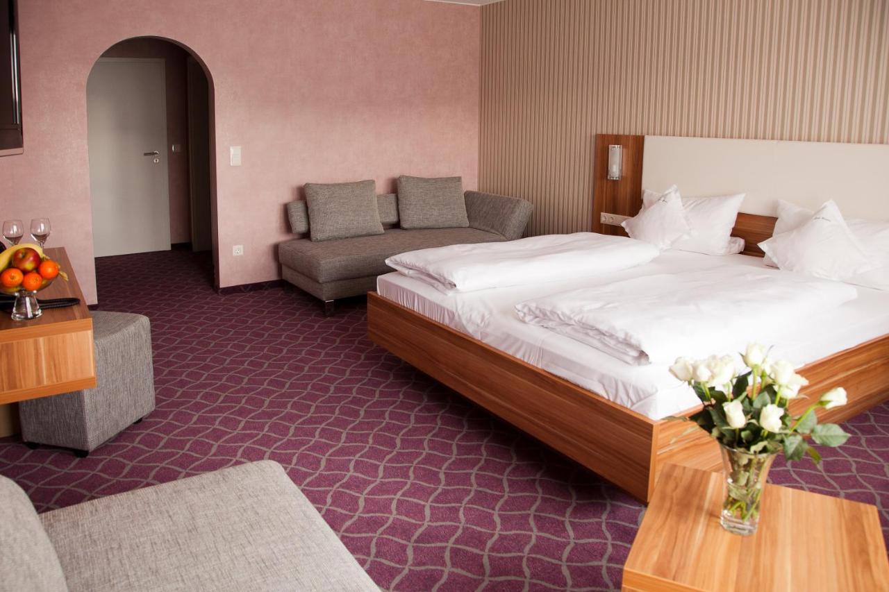 בילנגריס Hotel Zur Krone מראה חיצוני תמונה