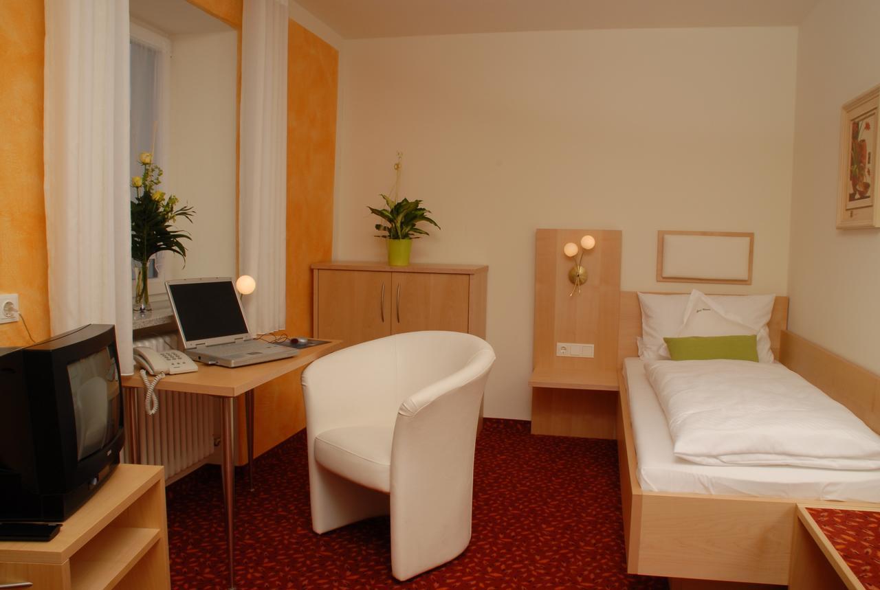 בילנגריס Hotel Zur Krone מראה חיצוני תמונה