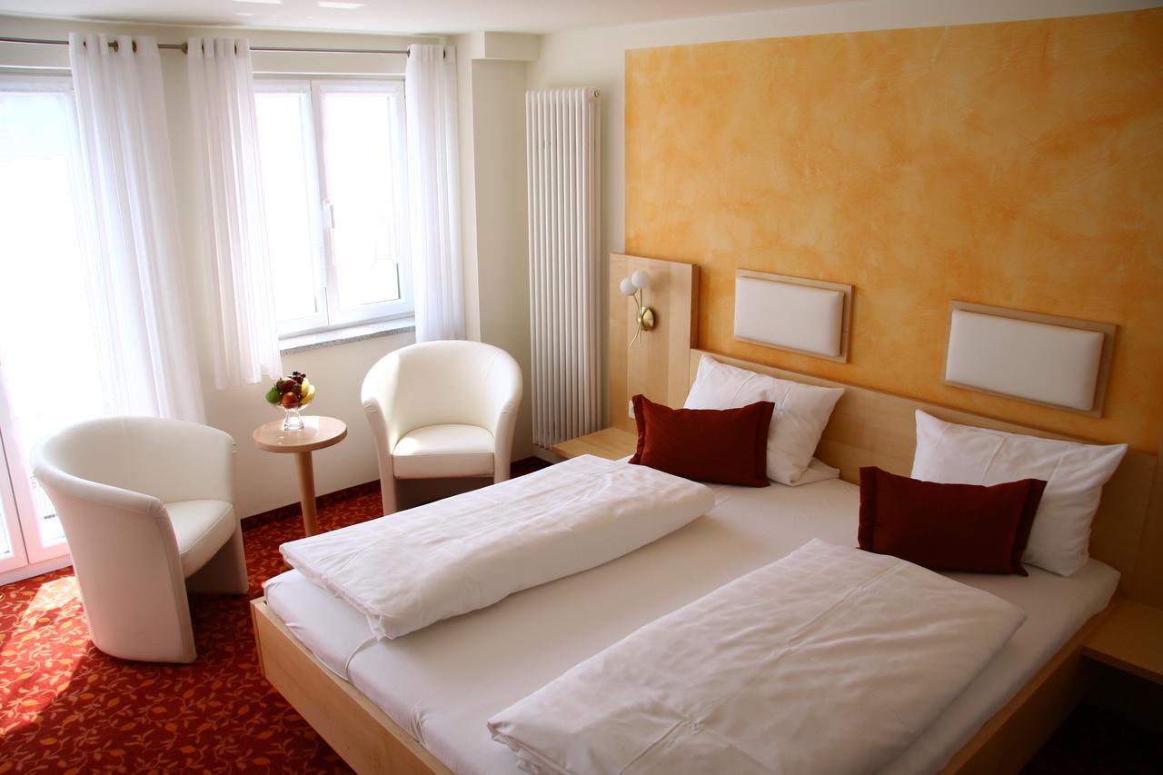 בילנגריס Hotel Zur Krone מראה חיצוני תמונה