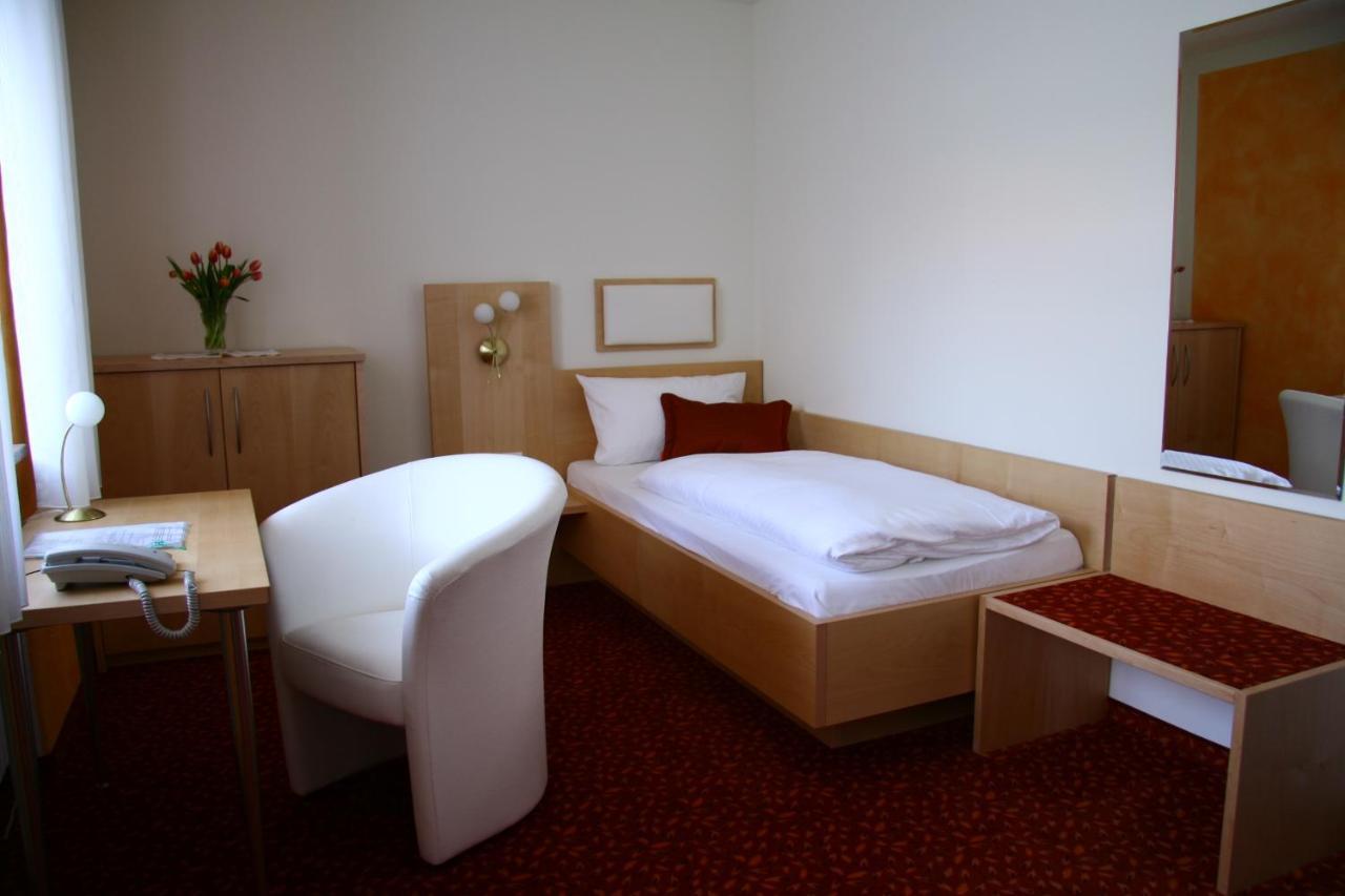 בילנגריס Hotel Zur Krone מראה חיצוני תמונה